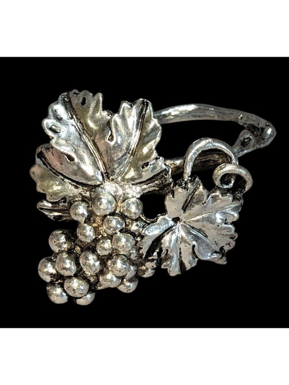 Regency Vintage Arthur Court Grape Vine Silver Tone Napkin Ring